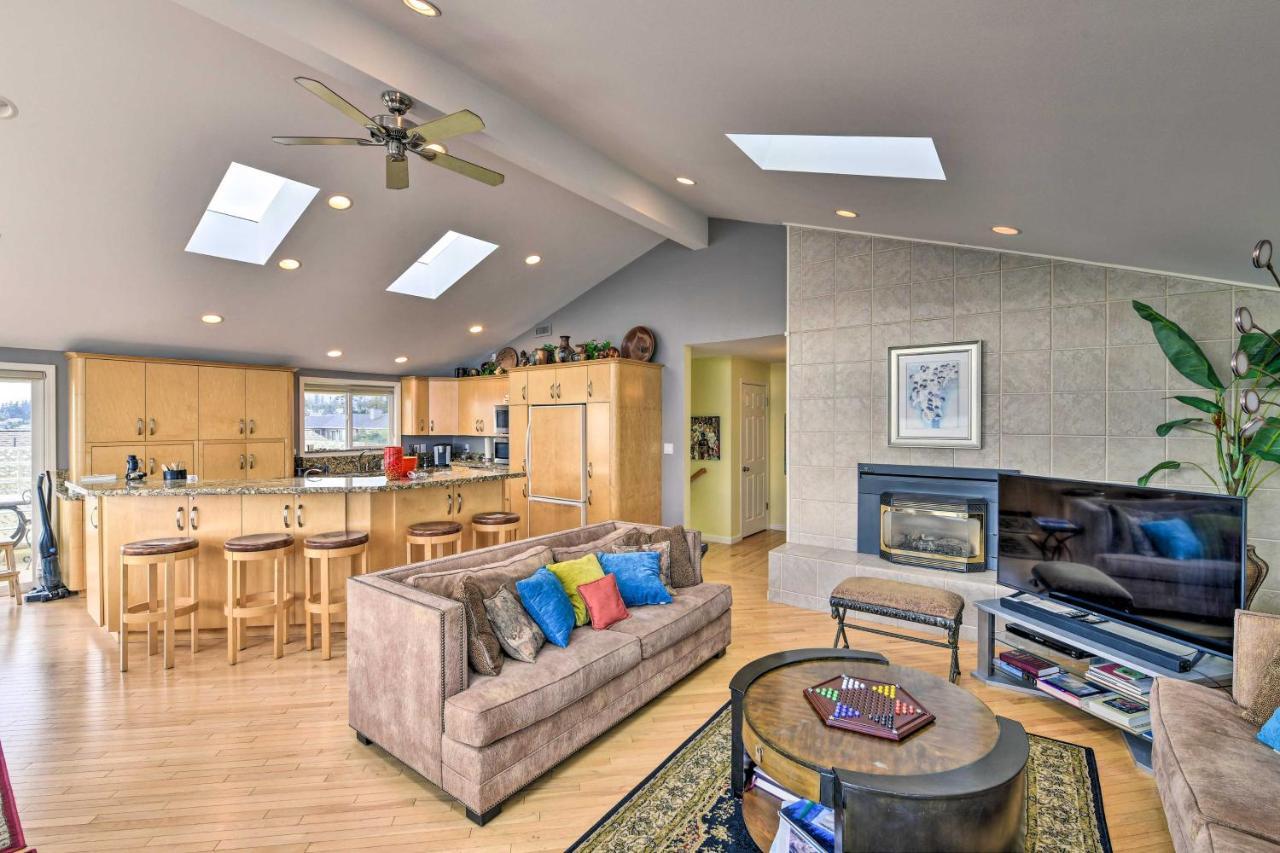 Anacortes Paradise Vacation Rental With Water Views! Exterior photo