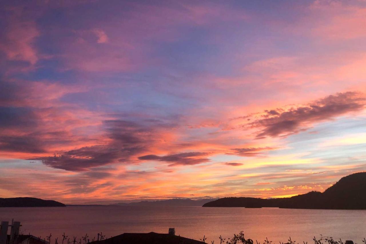 Anacortes Paradise Vacation Rental With Water Views! Exterior photo